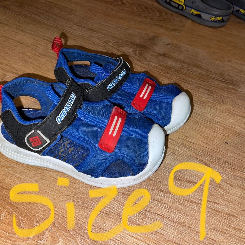 Boys size 9 shoes